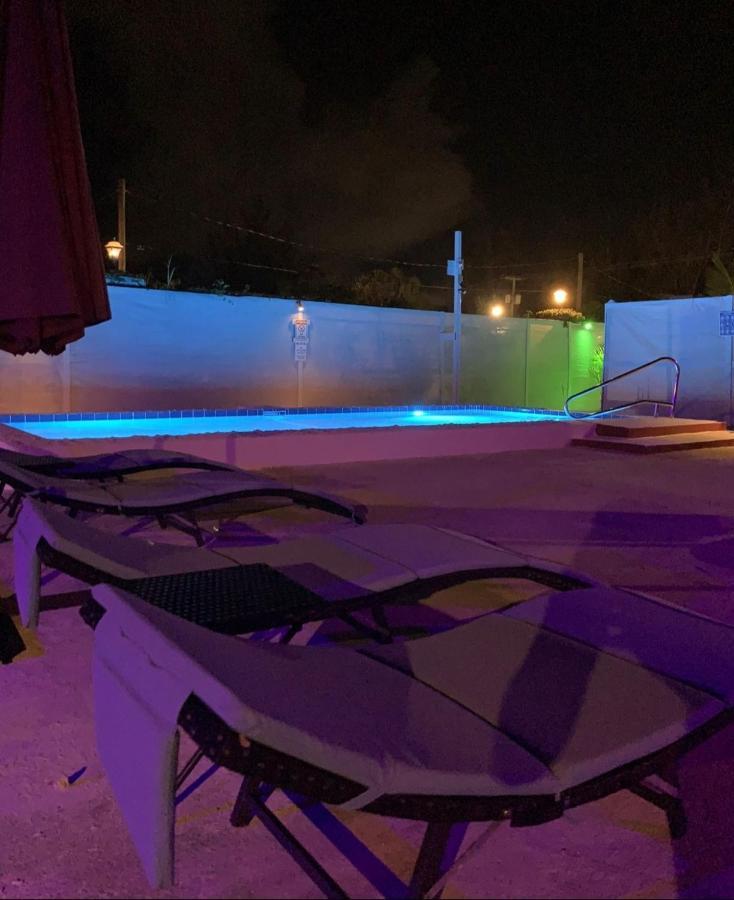 Bell At The Airport Suites Adults Only - Free Airport Transportation Nassau Zewnętrze zdjęcie