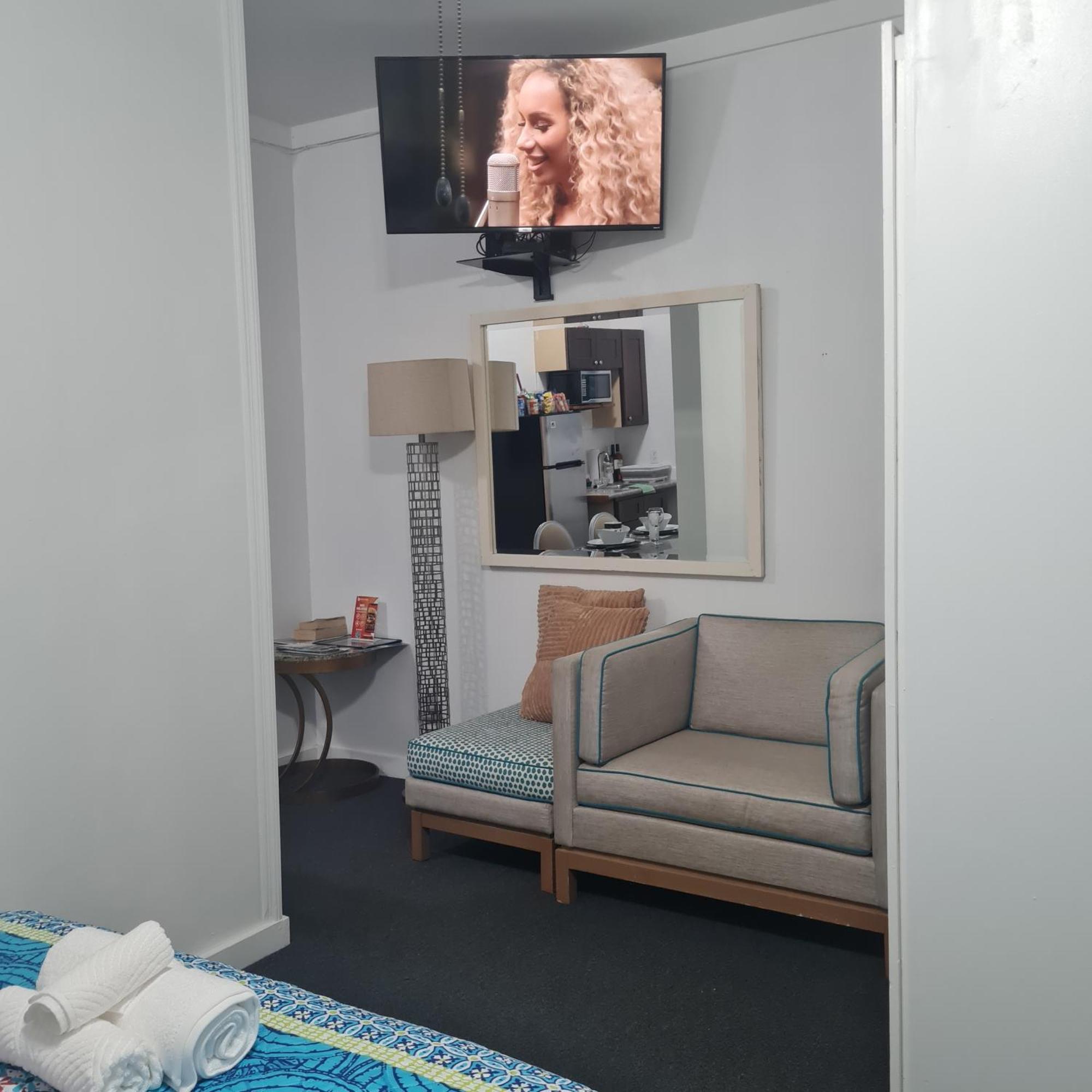 Bell At The Airport Suites Adults Only - Free Airport Transportation Nassau Zewnętrze zdjęcie