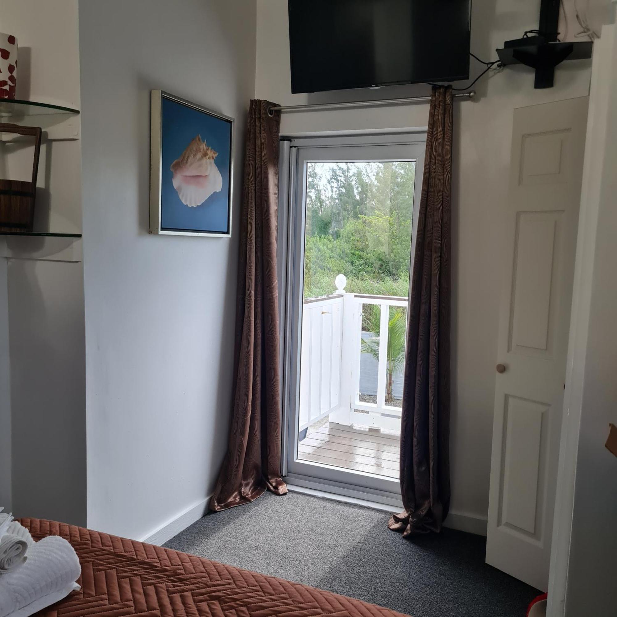 Bell At The Airport Suites Adults Only - Free Airport Transportation Nassau Zewnętrze zdjęcie